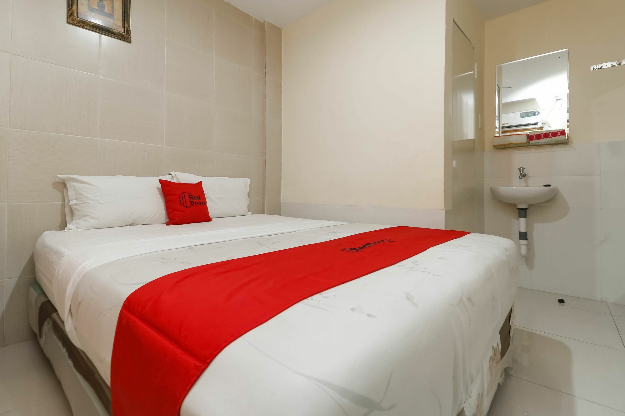 Reddoorz Near Maimun Palace Medan Exterior photo